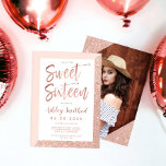 Rose Gold Glitzer Rosa Foto 16 . Geburtstag Einladung<br><div class="desc">Mit unserer Rose Gold Glitzer Frame Blush Pink Sweet 16 Birthday Party feiern Sie stilvoll! Dieses schicke Design besticht durch einen glamourösen goldenen Rahmen in der Rose und einen zarten Rosa-Akzent. Die Schriftzeichen-Typografie mit eleganter Kalligrafie verleiht der Schrift eine Touch der Raffinesse und ist damit die perfekte Wahl für ein...</div>