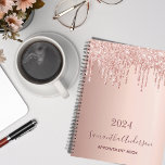 Rose Gold Glitzer Rosa Terminkalender 2023 Planer<br><div class="desc">Ein Imitat Rose gold metallische Hintergrund mit eleganten Rose Gold und rosa Imitat Glitzer Tropfen, Farbe Tropfen Aussehen. Vorlage für ein Jahr. Personalisieren und fügen Sie einen Namen und einen Titel hinzu. Der Name ist in dunklem Rose Gold mit einem modernen handgeschriebenen Stil geschrieben. Ideal für Geschäftsleute, Schulen, Arbeitsgruppen, Tagebuch...</div>
