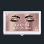 Rose Gold Glitzer Sparkle Eyelash Lashes Visitenkarten Dose<br><div class="desc">Blush Pink - Rose Gold Funkelnd Glitzer Eyelashes Lashes Lashes Beauty Business Card mit weißer Schrift für das Monogramm auf der Rückseite. Die Blush Pink und Rose Gold Girly Glitzer Business Cards eignen sich ideal für eine moderne und elegante Eyelashes (Lashes) . Der Beruf kann geändert werden, um für jede...</div>