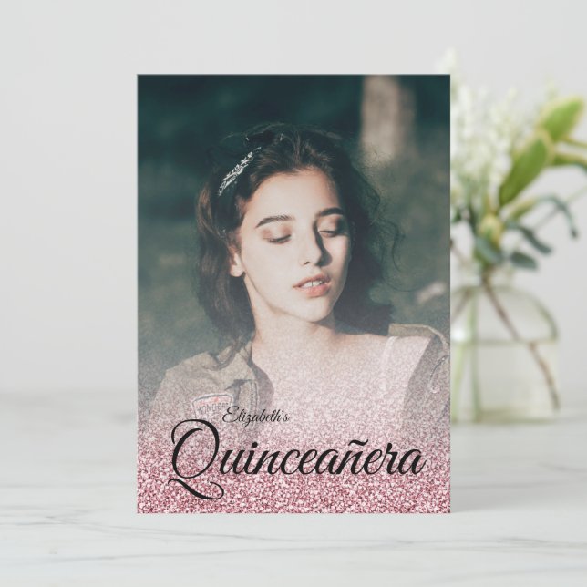 Rose Gold Glitzer Sparkleider Foto Quinceanera Einladung (Stehend Vorderseite)