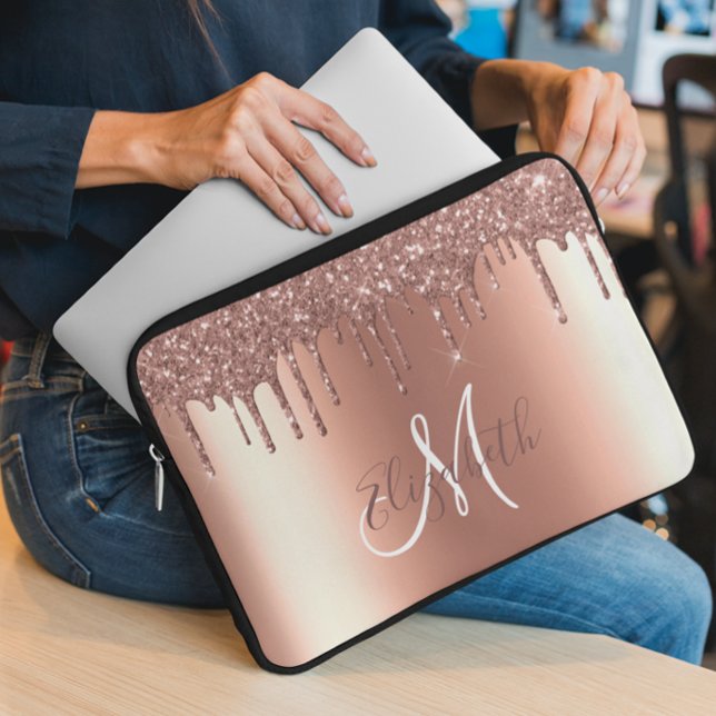 Rose Gold Glitzer Tropfen Metal Monogram Trendy Laptopschutzhülle (Von Creator hochgeladen)