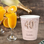 Rose Gold Glitzer Tropfen Monogramm zum 40. Geburt Pappbecher<br><div class="desc">Für ein glamouröses und mädchenhaftes 40. Geburtstag Party. Eine Rose mit goldenem Farbverlauf. Auf der Vorderseite und auf der Rückseite: Personalisieren und fügen Sie einen Namen und ein Datum. Dekoriert mit Imitaten Glitzer Tropfen,  Farbe Tropfausdruck aussehen. Nr. 40 ist mit einem Schriftart im Ballonstil geschrieben.</div>