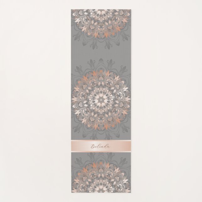 Rose Gold Gray Floral Mandala Monogram Yogamatte (Vorderseite)