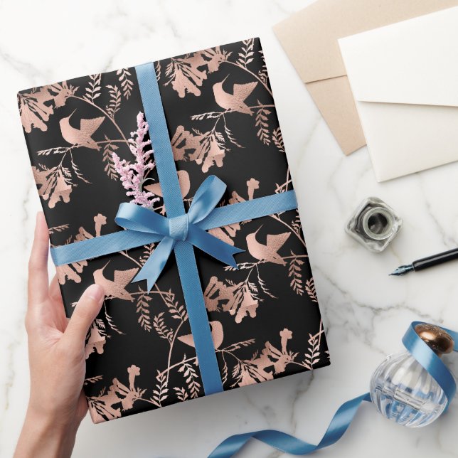 Rose Gold Hummingbird Pattern auf Schwarz Geschenkpapier (Schenken)
