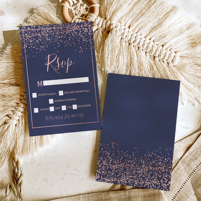 Rose gold Konfetti marineblaue Typografie uAwg RSVP Karte (Von Creator hochgeladen)
