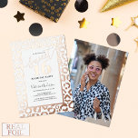 Rose Gold Leopard Cheetah Print Foto Sweet 16 Folieneinladung<br><div class="desc">Dieses elegante und hübsche 16 . Geburtstag Geburtstagsfest lädt zum trendigen und stilvollen Teenager ein. Es zeigt echte glänzende Rose Goldfolie Leoparden Cheetah Druck und, "Sweet 16", Typografie auf einem einfachen weißen Hintergrund. Es verfügt auch über ein Foto der Ehrengast auf der Rückseite. Es ist modern, mädchenhaft, einzigartig und cool;...</div>