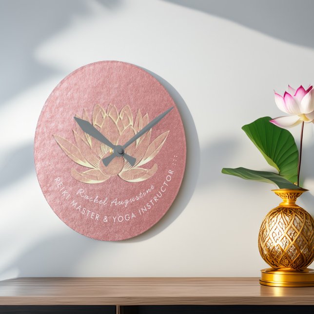 Rose Gold Lotus Yoga Studio Meditation Instructor Runde Wanduhr (Von Creator hochgeladen)