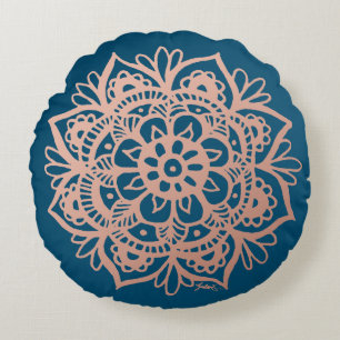 Rose Gold Mandala über die dunkelblaue Blume Rundes Kissen