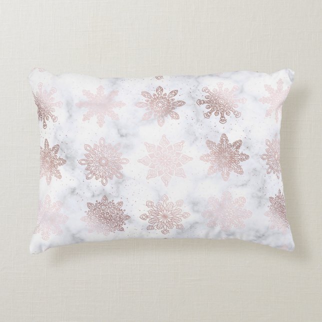 Rose Gold & Marmor Snowflake Weihnachtsmuster Dekokissen (Vorderseite)