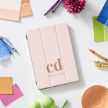 Rose Gold Monogramm Initialen elegant iPad Pro Cover<br><div class="desc">Eine weibliche Rose goldener Hintergrund,  goldener Text. Personalisieren Sie Ihre Monogramm-Initialen,  Namen und Titel und fügen Sie sie hinzu. Golden farbiger Text.</div>