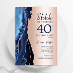 Rose Gold Navy Blue Agate Überraschung 40. Geburts Einladung<br><div class="desc">Navy Blau und Rose Gold überraschen 40. Geburtstag Party Einladung. Elegantes modernes Design mit königsblauen Aquarellfarben,  marmorgeode Hintergrund,  Imitate Glitzer Rose Gold und Typografie Drehbuch Schriftart. Die trendige Einladungskarte eignet sich perfekt für eine stilvolle Damenfeier. Gedruckte Zazzle Einladungen oder Sofortdownload digitalen druckbaren Vorlage.</div>