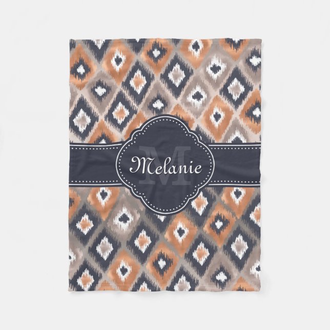 Rose Gold Pink Ikat Pattern Navy Monogram Fleecedecke (Vorderseite)