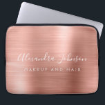 Rose Gold - Rosa Metallisches Monogramm-Geschäft Laptopschutzhülle<br><div class="desc">Moderne Rose Gold - Blush Pink Girly Make up und Haar Beauty Salon Imitats Metallic robuste elegante Monogram Werbe-Laptop-Bag oder Sleeve Werbe-Case (Promo). Dieses klassische berufliche Business-Computergehäuse kann so angepasst werden,  dass es Ihren mit Monogramm Skriptsignaturnamen und Ihren Beruf oder Ihre Position als Jobtitel enthält.</div>