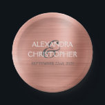 Rose Gold - Rosa Rosa Foil Moderne Hochzeit Pappteller<br><div class="desc">Hochzeitstag Braut und Groom Imitate Metallic Foil Rose Gold Blush Pink Teller,  die perfekt für eine Rose Gold oder Blush Pink Hochzeitsempfang.Die maßgeschneiderten Teller Hochzeitsfeier Empfang ermöglichen die Aktualisierung der Braut- und Bräutigamen und Hochzeitstag.</div>