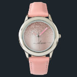 Rose Gold - Rosa Rosa Glitzer Metal Monogramm Name Armbanduhr<br><div class="desc">Rose Gold - Rosa schwarze Imitate Foil Metallic Sparkle Glitzer gebürstete Metal Monogram Name Watch. Das macht den perfekten 16 Geburtstag,  Hochzeit,  Brautparty,  Jubiläum,  Babydusche oder Junggeselinnen-Abschied Geschenk für jemanden,  der Lieben glamourösen Luxus und schicke Stile.</div>