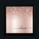 Rose Gold - Rosa Rosa Glitzer Metal Monogramm Name Erinnerungskiste<br><div class="desc">Rose Gold - Rosa schwarze Imitate Foil Metallic Sparkle Glitzer gebürstete Metal Monogram Name Juwelry Keepake Box. Dies macht den perfekten Abschluss,  Geburtstag,  Hochzeit,  Brautparty,  Jubiläum,  Babydusche oder Junggeselinnen-Abschied Geschenk für jemanden,  die Lieben glamourösen Luxus und schicke Stile.</div>