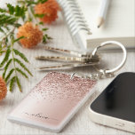 Rose Gold - Rosa Rosa Glitzer Metal Monogramm Name Schlüsselanhänger<br><div class="desc">Rose Gold - Rosa schwarze Imitate Foil Metallic Sparkle Glitzer gebürstete Metal Monogram Name Schlüsselanhänger. Das macht den perfekten 16 Geburtstag,  Hochzeit,  Brautparty,  Jubiläum,  Babydusche oder Junggeselinnen-Abschied Geschenk für jemanden,  der Lieben glamourösen Luxus und schicke Stile.</div>