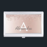 Rose Gold - Rosa Rosa Glitzer Metal Monogramm Name Visitenkarten Dose<br><div class="desc">Rose Gold - Schwarz rosa Imitate Foil Metallic Sparkle Glitzer gebürstete Metal Monogram Name Business Card Holder. Das macht den perfekten 16 Geburtstag,  Hochzeit,  Brautparty,  Jubiläum,  Babydusche oder Junggeselinnen-Abschied Geschenk für jemanden,  der Lieben glamourösen Luxus und schicke Stile.</div>