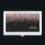 Rose Gold Rosa Schwarzer Glitzer Monogram Girl Visitenkarten Dose<br><div class="desc">Schwarz und Rose Gold - Schwarz rosa Sparkle Glitzer Monogram Name Business Card Holder. Das macht den perfekten 16 Geburtstag,  Hochzeit,  Brautparty,  Jubiläum,  Babydusche oder Junggeselinnen-Abschied Geschenk für jemanden,  der Lieben glamourösen Luxus und schicke Stile.</div>
