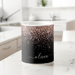 Rose Gold - Rosa Schwarzer Glitzer Name Kaffeetasse<br><div class="desc">Rose Gold - Rosa und Schwarz Sparkle Glitzer gebürstete Metal Monogramm Name und erste Kaffee Cup oder Tasse. Das macht den perfekten 16 Geburtstag,  Hochzeit,  Brautparty,  Jubiläum,  Babydusche oder Junggeselinnen-Abschied Geschenk für jemanden,  der Lieben glamourösen Luxus und schicke Stile.</div>