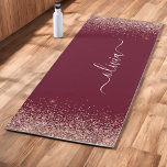 Rose Gold Roush Pink Glitzer Burgundy Monogramm<br><div class="desc">Rose Gold - Schwarz Rosa und Burgund Imitate Sparkle Glitzer Monogram Name Workout Fitness Übung Yoga Mat. Das macht den perfekten 16 Geburtstag,  Hochzeit,  Brautparty,  Jubiläum,  Babydusche oder Junggeselinnen-Abschied Geschenk für jemanden,  der Lieben glamourösen Luxus und schicke Stile.</div>