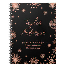 Rose-Gold-Schneeflocken auf schwarzen Geburtsstadi Notizblock