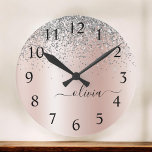 Rose Gold - Schwarz Rosa Silber Glitzer Monogramm Runde Wanduhr<br><div class="desc">Rose Gold - Rosa- und Silberne Imitate Foil metallic sparkle Glitzer gebürstete Metal Monogram Name Clock. Das macht den perfekten 16 Geburtstag,  Hochzeit,  Brautparty,  Jubiläum,  Babydusche oder Junggeselinnen-Abschied Geschenk für jemanden,  der Lieben glamourösen Luxus und schicke Stile.</div>