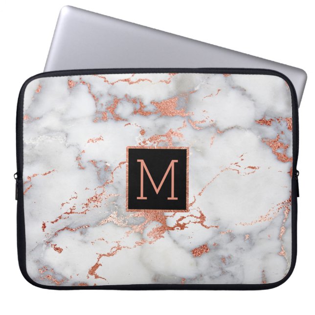 Rose Gold und Schwarz-Monogramm auf Marmor Laptopschutzhülle (Vorderseite)