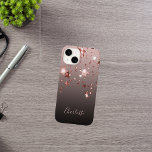 Rose goldene Sterne schwarzer Name iPhone 16 Hülle<br><div class="desc">Eine elegante,  mädchenhafte,  verglaste Telefonzelle. Rose goldene Sterne. Schwarz,  Braun,  latte Kaffeemaschine,  farbiger Ober,  Gradientenhintergrund. Personalisieren Sie Ihren Namen und schreiben Sie ihn mit einem modernen,  handgeschriebenen Stil. Rose goldfarbene Buchstaben.</div>