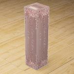 Rose Goldener Glitzer Weinkasten mit benutzerdefin Weinbox<br><div class="desc">Weinboxen mit Rose Gold Blush Glitzer Sparkle Tropfen Custom Text Pink Modern - Hinzufügen Sie Ihren einzigartigen Text oder entfernen Text / Name - Make Your Special Wine Box Gift - Neu vergrössern und verschieben oder entfernen und hinzufügen / Elemente mit Anpassungs-Tool. Wählen Sie Schriftart / Größe / Farbe! Design...</div>