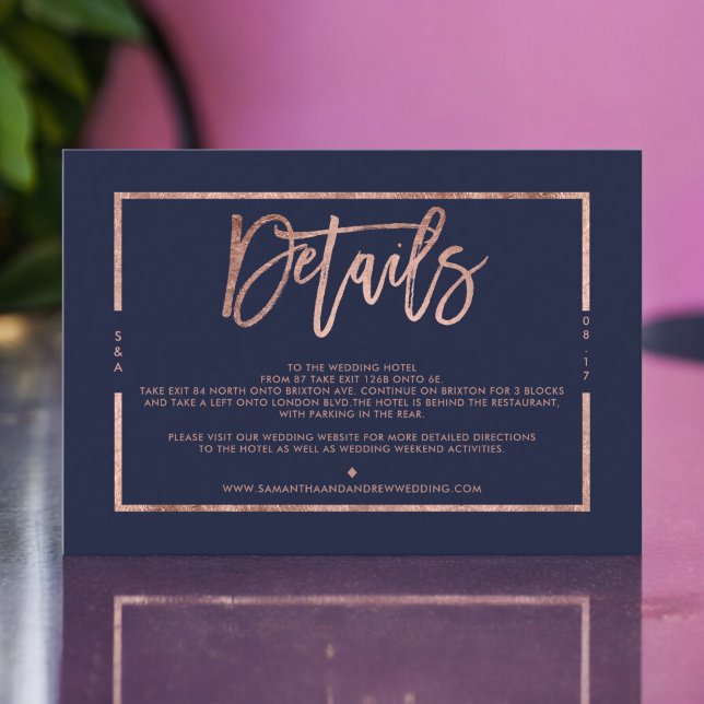 Rose Goldmedaille Blue Script Hochzeitsrichtung Begleitkarte (Rose gold navy blue script wedding direction enclosure card)