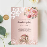 Rose Goldpinke Blume Kutsche Süße 16 Einladung<br><div class="desc">Eine elegante und romantische Sweet 16 Einladung. Ein goldener Hintergrund in Rose,  der mit goldenen Blüten in Rosa und Rose,  Rose,  Konfetti und einer Kutsche der Prinzessin dekoriert ist. Personalisieren und fügen Sie einen Namen und Party-Details hinzu.</div>