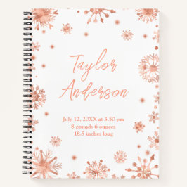 Rose-Goldschneeflocken auf den weißen Geburtsstadi Notizbuch