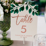 Rose Goldskriptgrün-Blattweiß-Tischnummer Tischnummer<br><div class="desc">Rose goldene Drehbuch,  weiße Blattwedelung Tischnummer mit eleganten Imitaten Rose Goldtypografie mit Aquarell grünes Blattwerk auf weißem Beton,  perfekt für industrielle Hochzeit im schicken Stil</div>