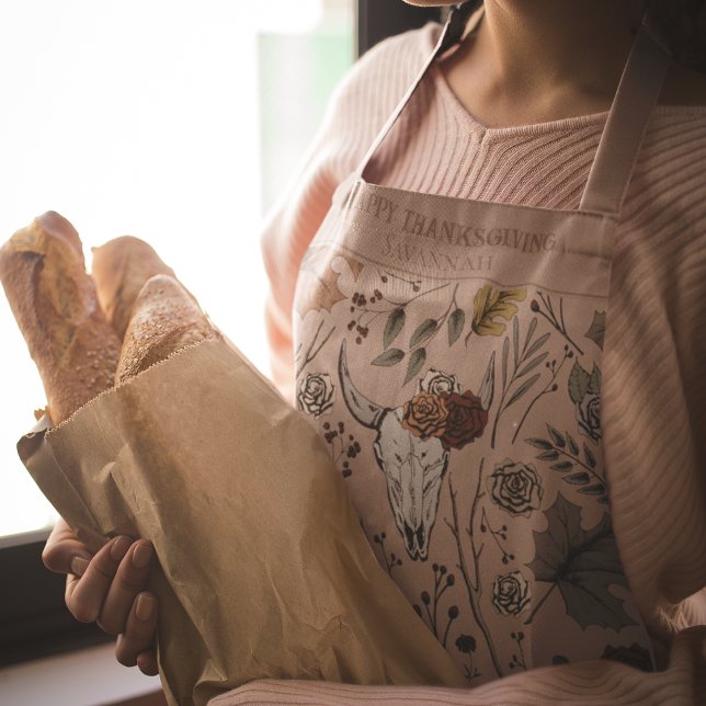 Rose Herbsternte und Horns von Erntedank Schürze (Personalized Fall Harvest Pattern with Cow Skulls, Roses, Autumn Leaves & Berries in Vintage Rose.)