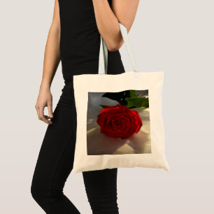 Rose in der Abenddämmerung Tragetasche