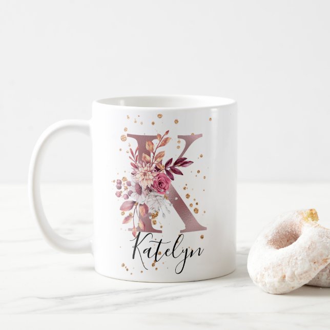 Rose Mauve Pink Floral Monogram Letter K Kaffeetasse (Mit Donut)