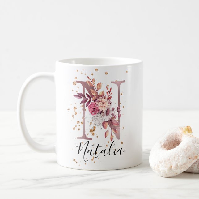 Rose Mauve Pink Floral Monogram Letter N Kaffeetasse (Mit Donut)