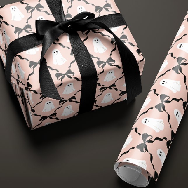Rose Rosa Niedliche Geister und Schwarze Bögen Hal Geschenkpapier (light pink Halloween gift wrapping paper with a cute smiling ghost and black bow diamonds)