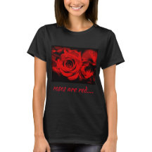 Rose sind rot am Schwarzen T - Shirt