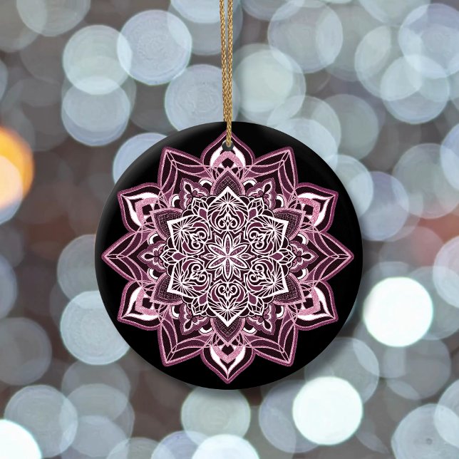 Rose Snowflake auf schwarz Keramik Ornament (Von Creator hochgeladen)