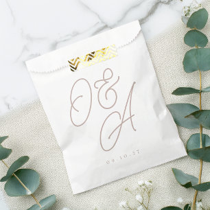 Rose Taupe Script Watermark Monogram Wedding Geschenktütchen