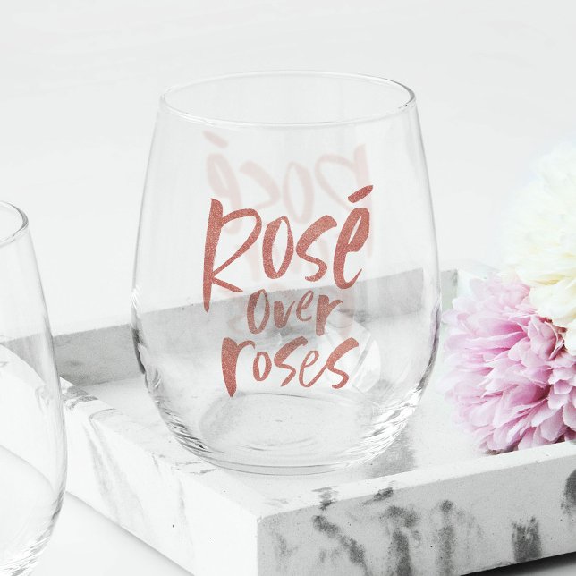 Rosé über Rose macht Spaß an Rosa Galentine Weinglas Ohne Stiel (Von Creator hochgeladen)