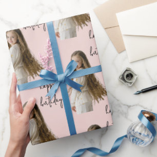 Rose und benutzerdefinierter Geburtstagstext und F Geschenkpapier