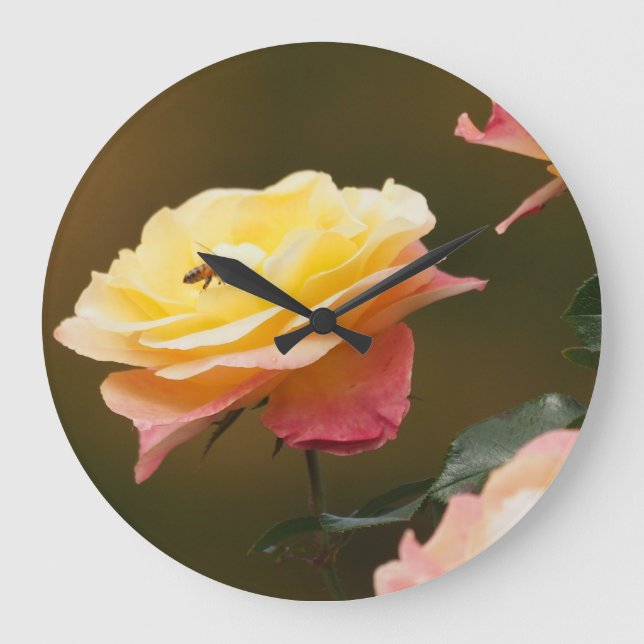Rose und Biene Tragetasche Große Wanduhr (Vorderseite)