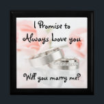Rose und Hochzeitband/Vorschlag Behalte Sake-Gesch Schmuckschachtel<br><div class="desc">Rose und Hochzeitsband/Vorschlag Behielt Sake Geschenkboxen Große 7.125" Platz w/6" Tile/Ich verspreche, immer Liebe Sie, werden Sie mich heiraten? Zeigen Sie Ihre Lieblingsbilder auf einer lebendigen Kachel, die in den Deckel dieser schönen Schmuckbox eingelegt ist. Hergestellt aus lakiertem Holz, diese Schmuckkiste kommt in Golden Oak, Schwarz, Grün und Mahagoni. Das...</div>