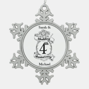 Rose und Reben Romantischer 4. Hochzeitstag Schneeflocken Zinn-Ornament