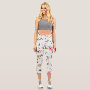 Rose und Zinnie Blumenmuster im weißen Hintergrund Capri Leggings