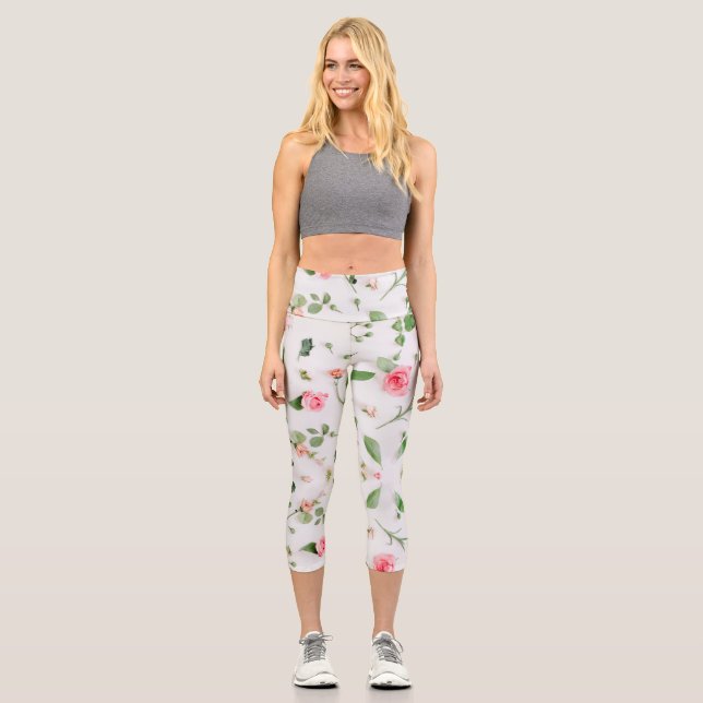 Rose und Zinnie Blumenmuster im weißen Hintergrund Capri Leggings (Vorderseite)