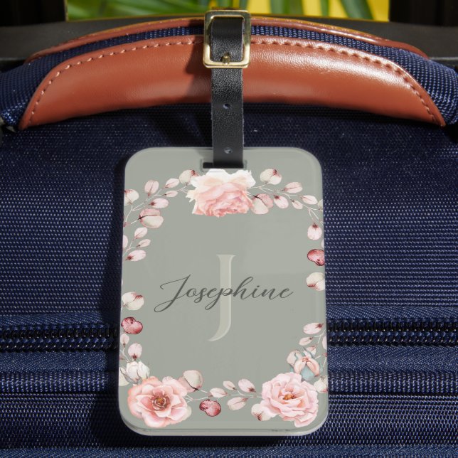 Rose Watercolor Personalisiert | Sage Green Gepäckanhänger (Vorderseite Insitu 2)